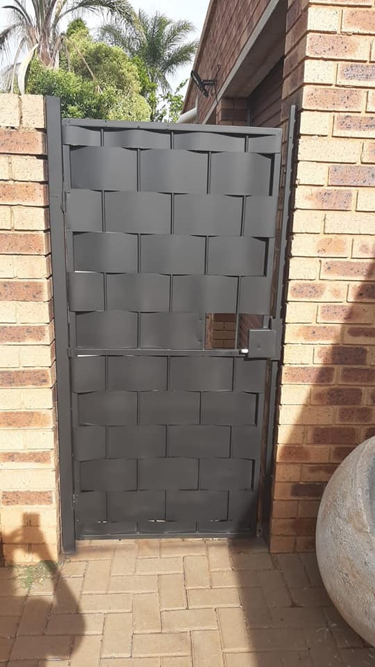 durable steel fence weaving